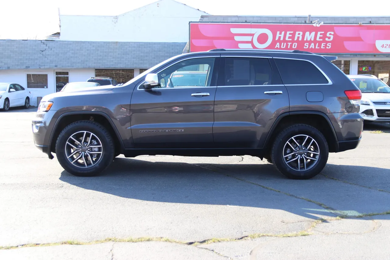 2019 Jeep Grand Cherokee — photo 2 of 33