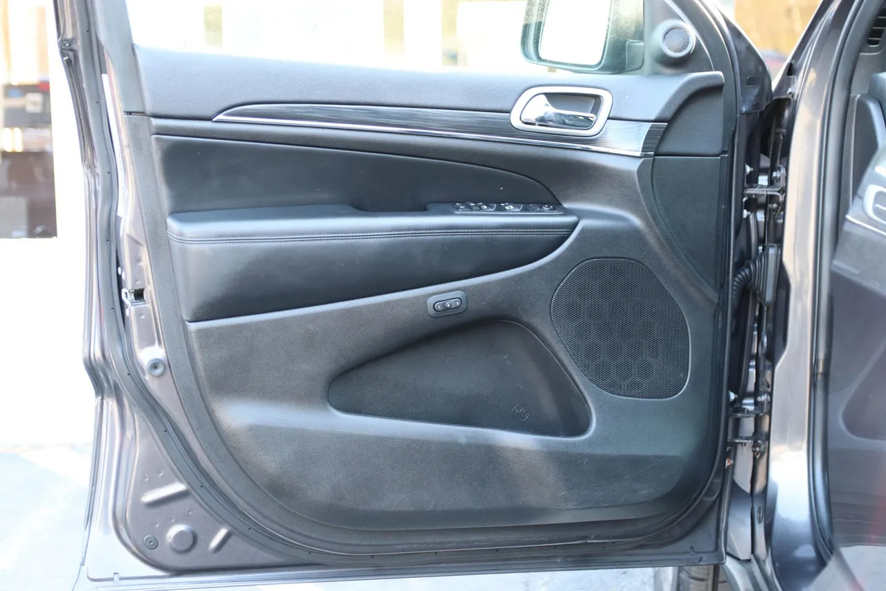 2019 Jeep Grand Cherokee — photo 9 of 33