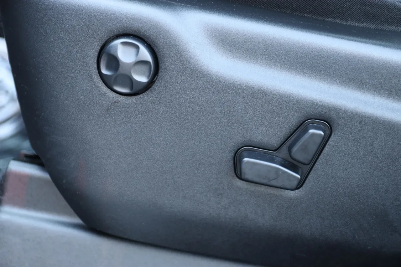 2019 Jeep Grand Cherokee — photo 13 of 33