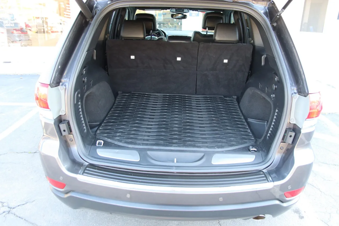 2019 Jeep Grand Cherokee — photo 17 of 33