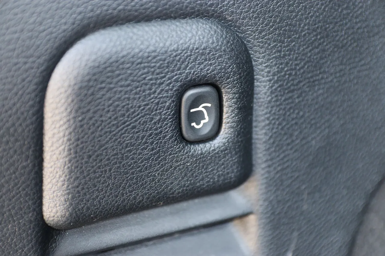 2019 Jeep Grand Cherokee — photo 18 of 33