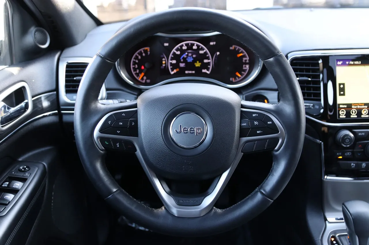 2019 Jeep Grand Cherokee — photo 21 of 33