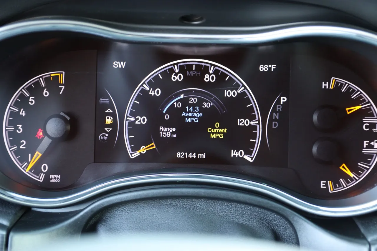 2019 Jeep Grand Cherokee — photo 22 of 33