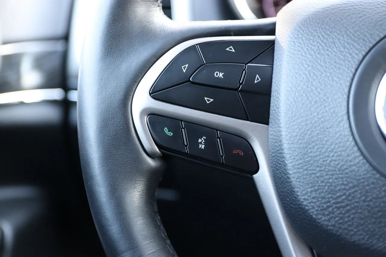 2019 Jeep Grand Cherokee — photo 23 of 33