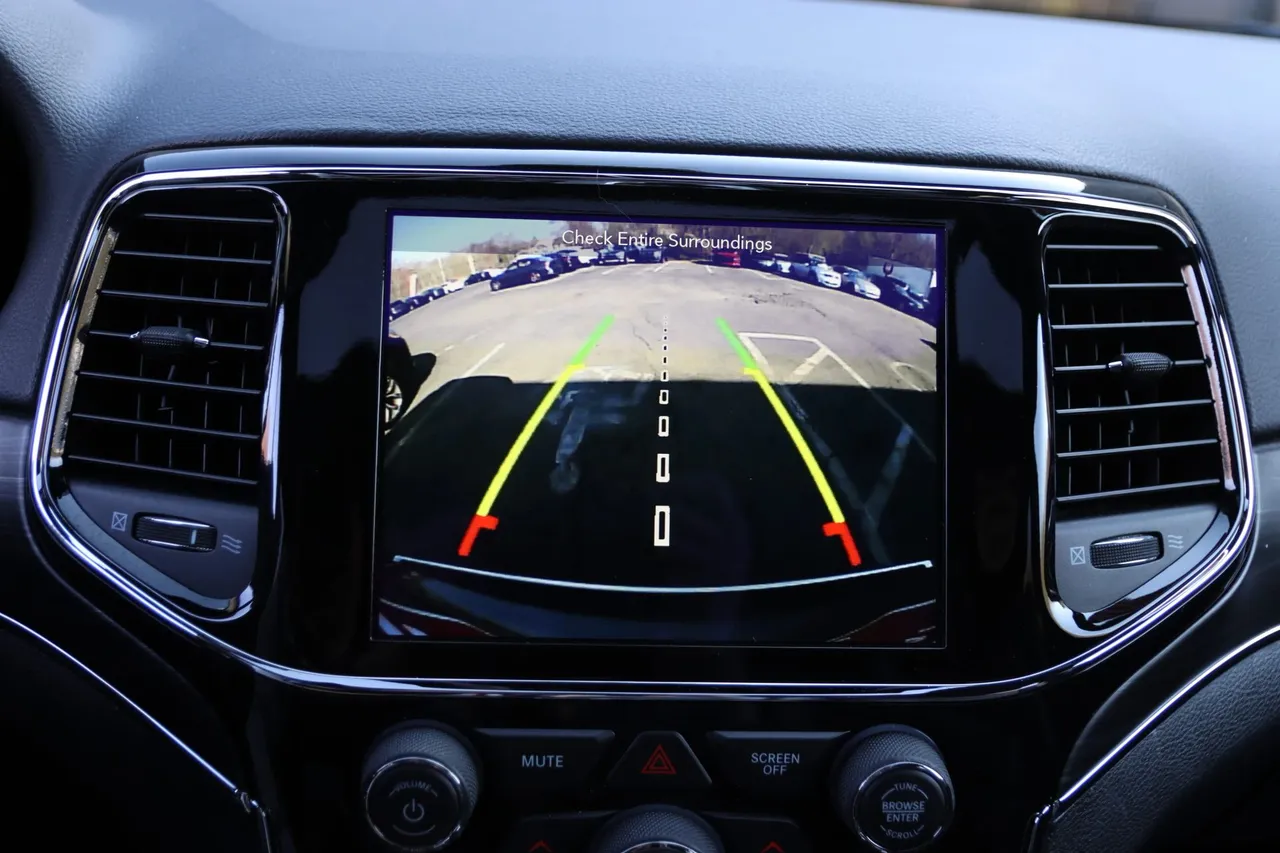 2019 Jeep Grand Cherokee — photo 26 of 33