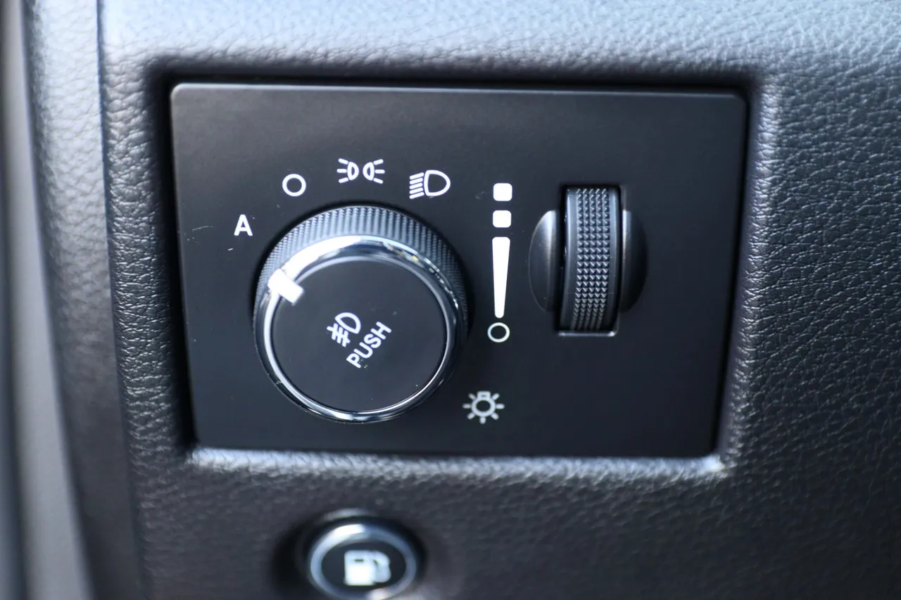 2019 Jeep Grand Cherokee — photo 27 of 33