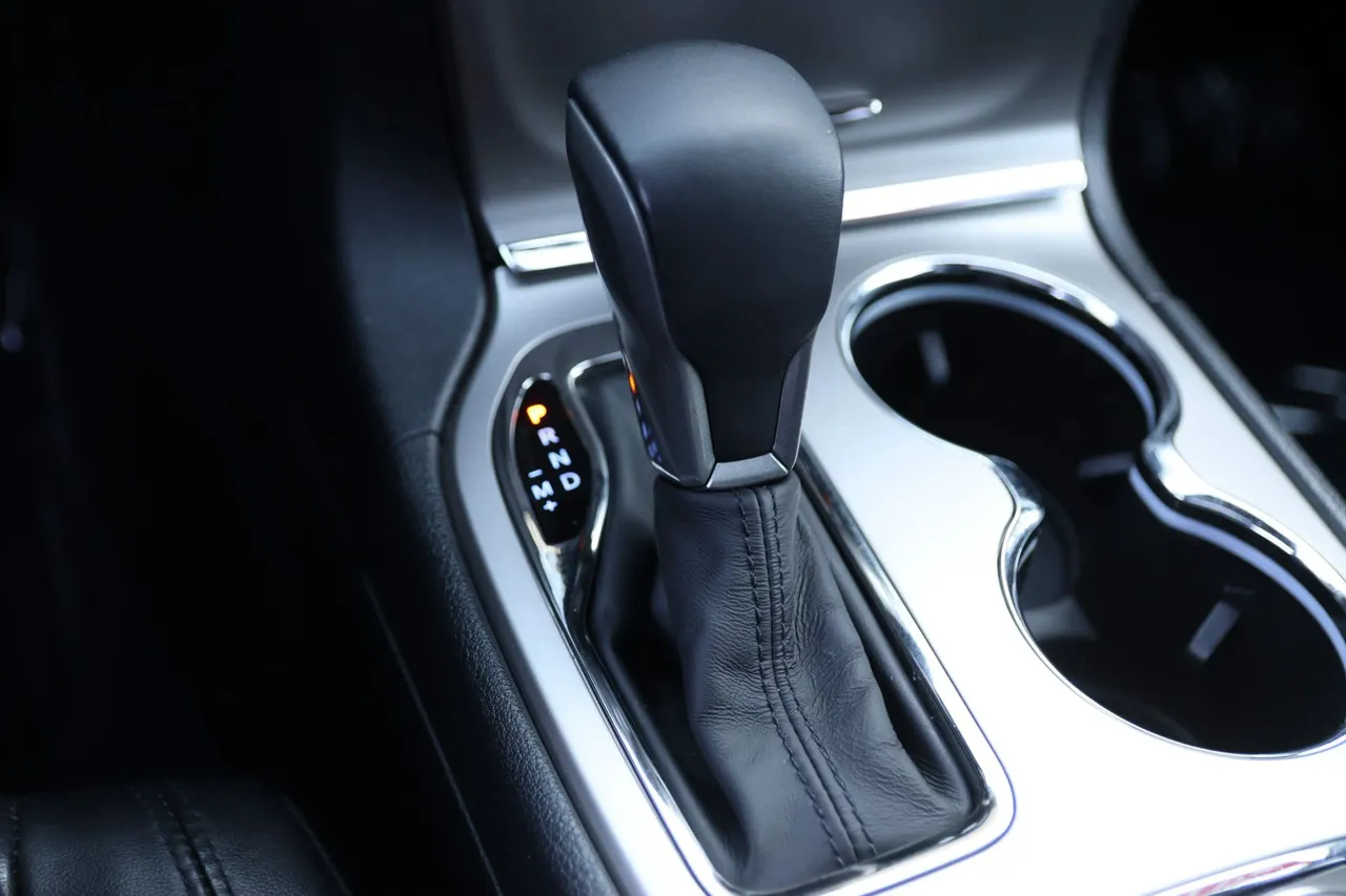 2019 Jeep Grand Cherokee — photo 28 of 33