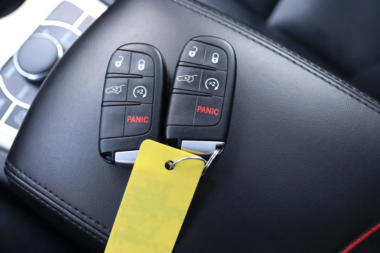 2019 Jeep Grand Cherokee — photo 30 of 33