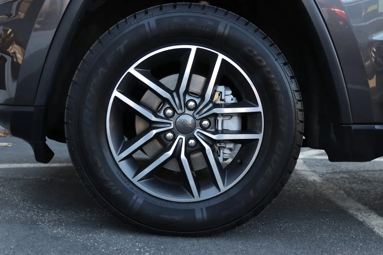 2019 Jeep Grand Cherokee — photo 32 of 33