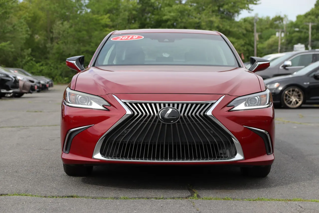 2019 Lexus ES — photo 8 of 30