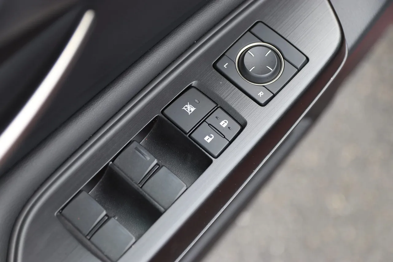 2019 Lexus ES — photo 10 of 30