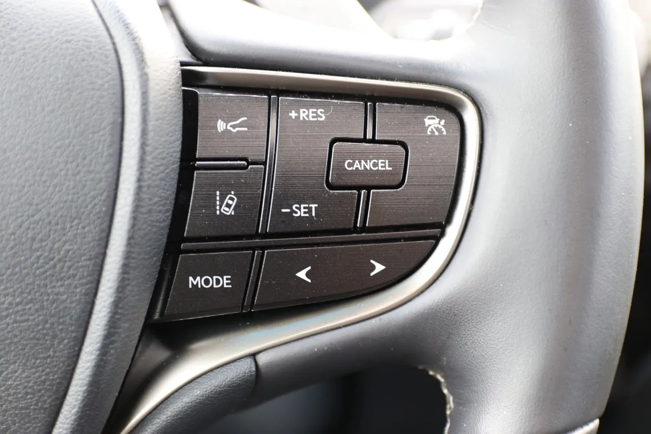 2019 Lexus ES — photo 21 of 30