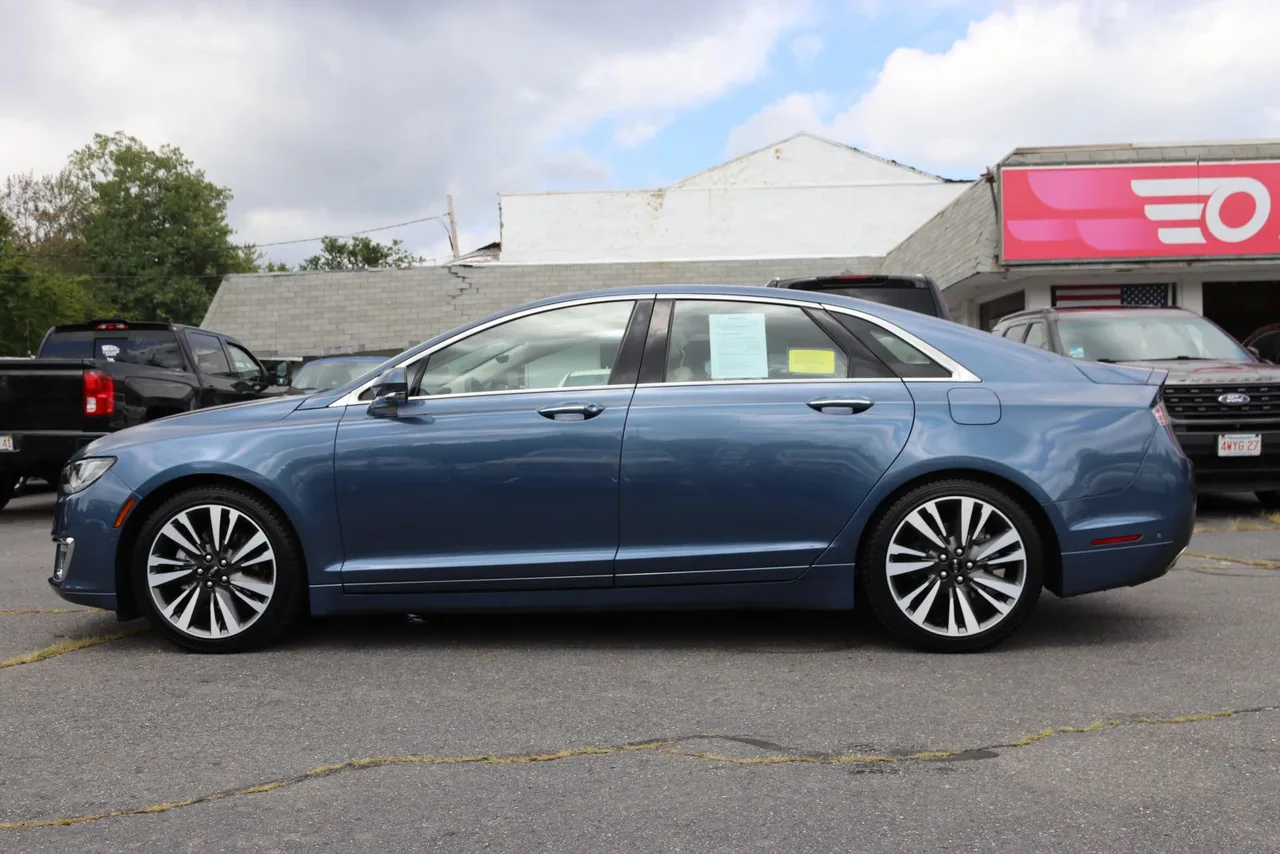 2019 Lincoln MKZ — photo 2 of 33