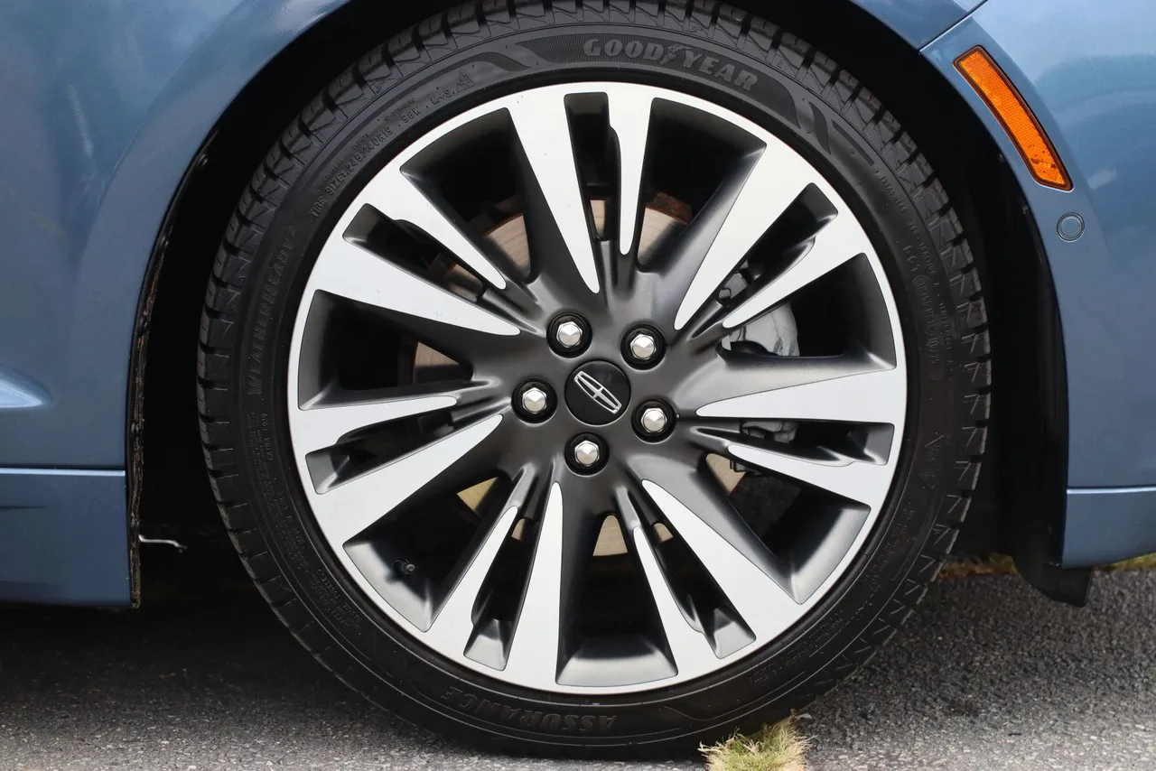 2019 Lincoln MKZ — photo 7 of 33
