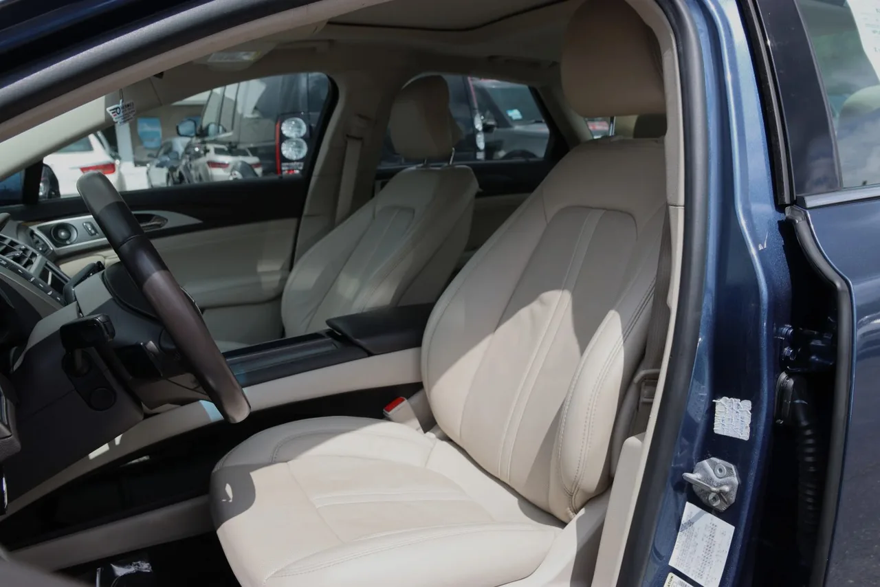 2019 Lincoln MKZ — photo 16 of 33