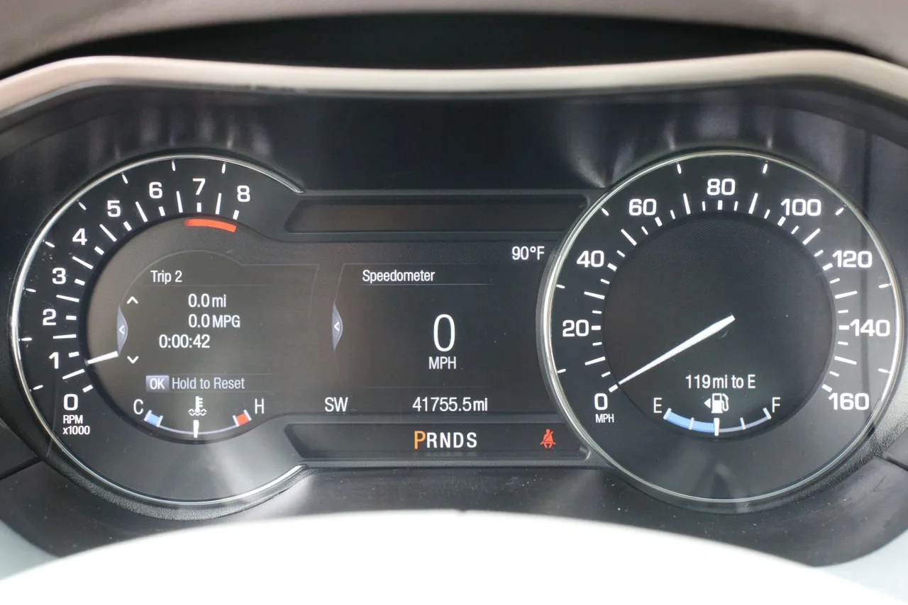 2019 Lincoln MKZ — photo 18 of 33