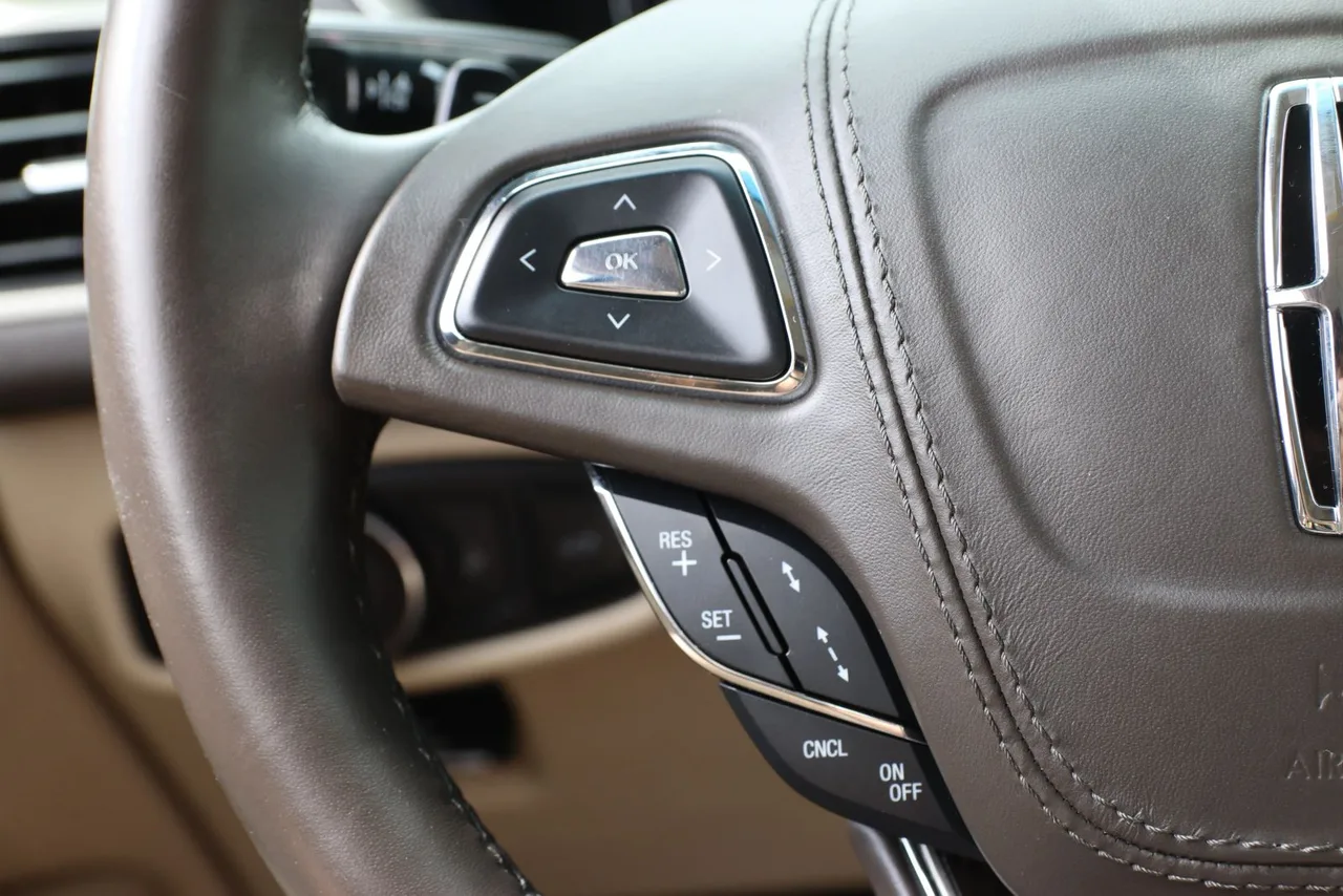 2019 Lincoln MKZ — photo 20 of 33