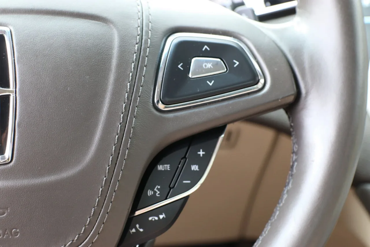 2019 Lincoln MKZ — photo 21 of 33