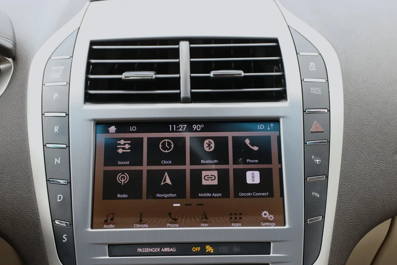 2019 Lincoln MKZ — photo 23 of 33