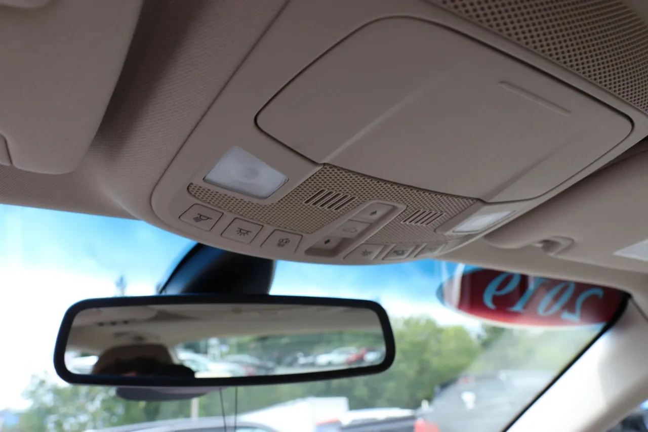 2019 Lincoln MKZ — photo 27 of 33