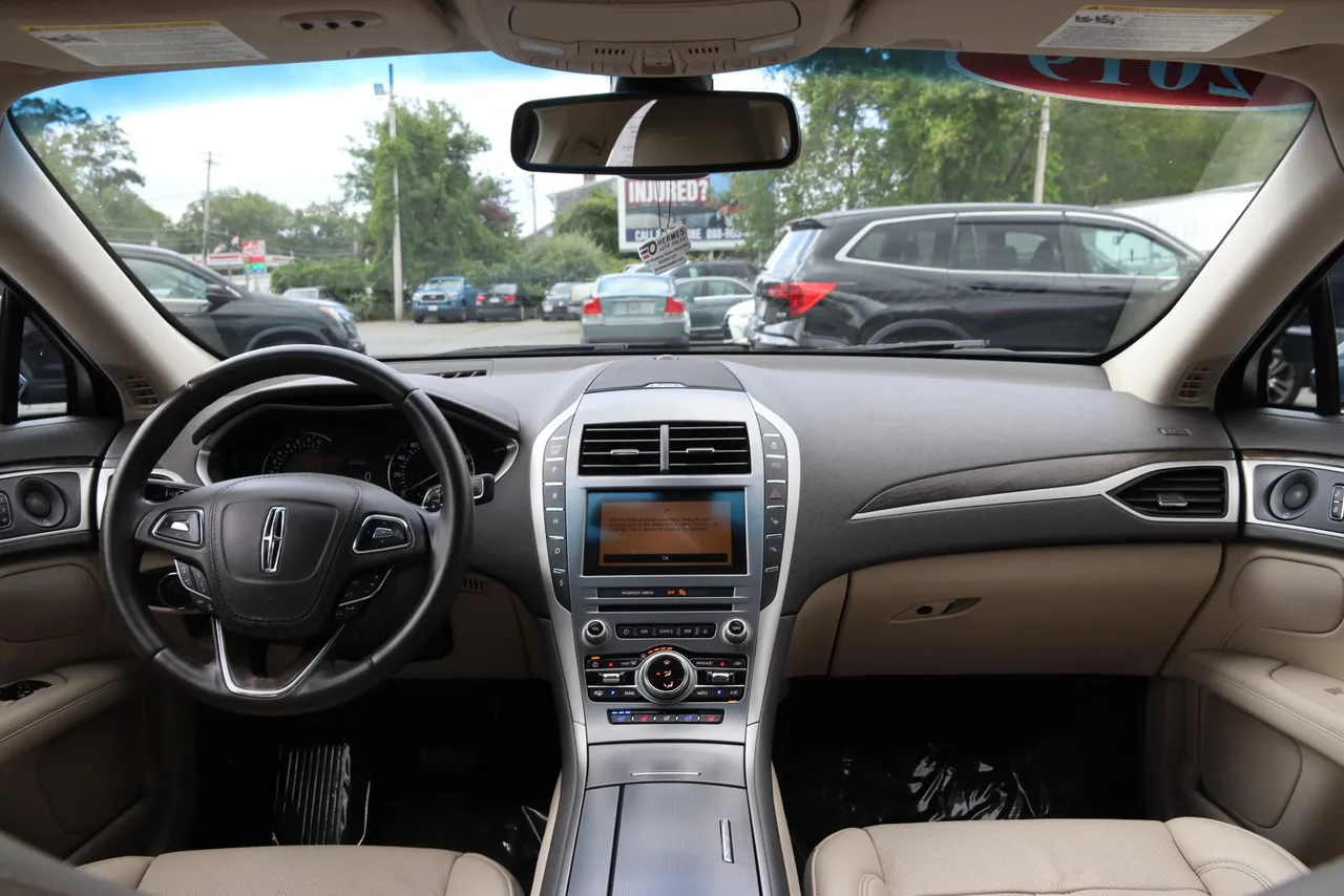 2019 Lincoln MKZ — photo 29 of 33