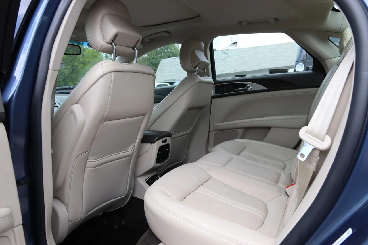 2019 Lincoln MKZ — photo 31 of 33