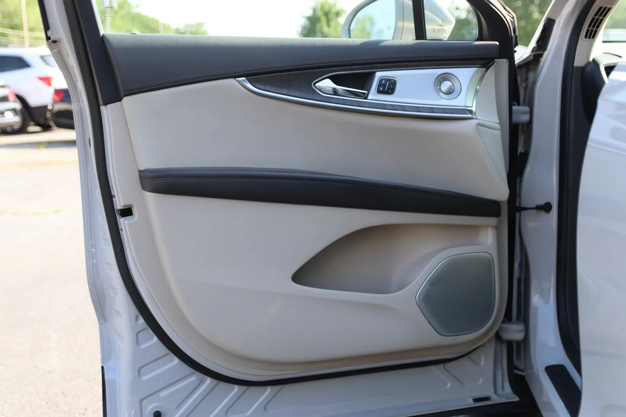 2019 Lincoln Nautilus — photo 9 of 35
