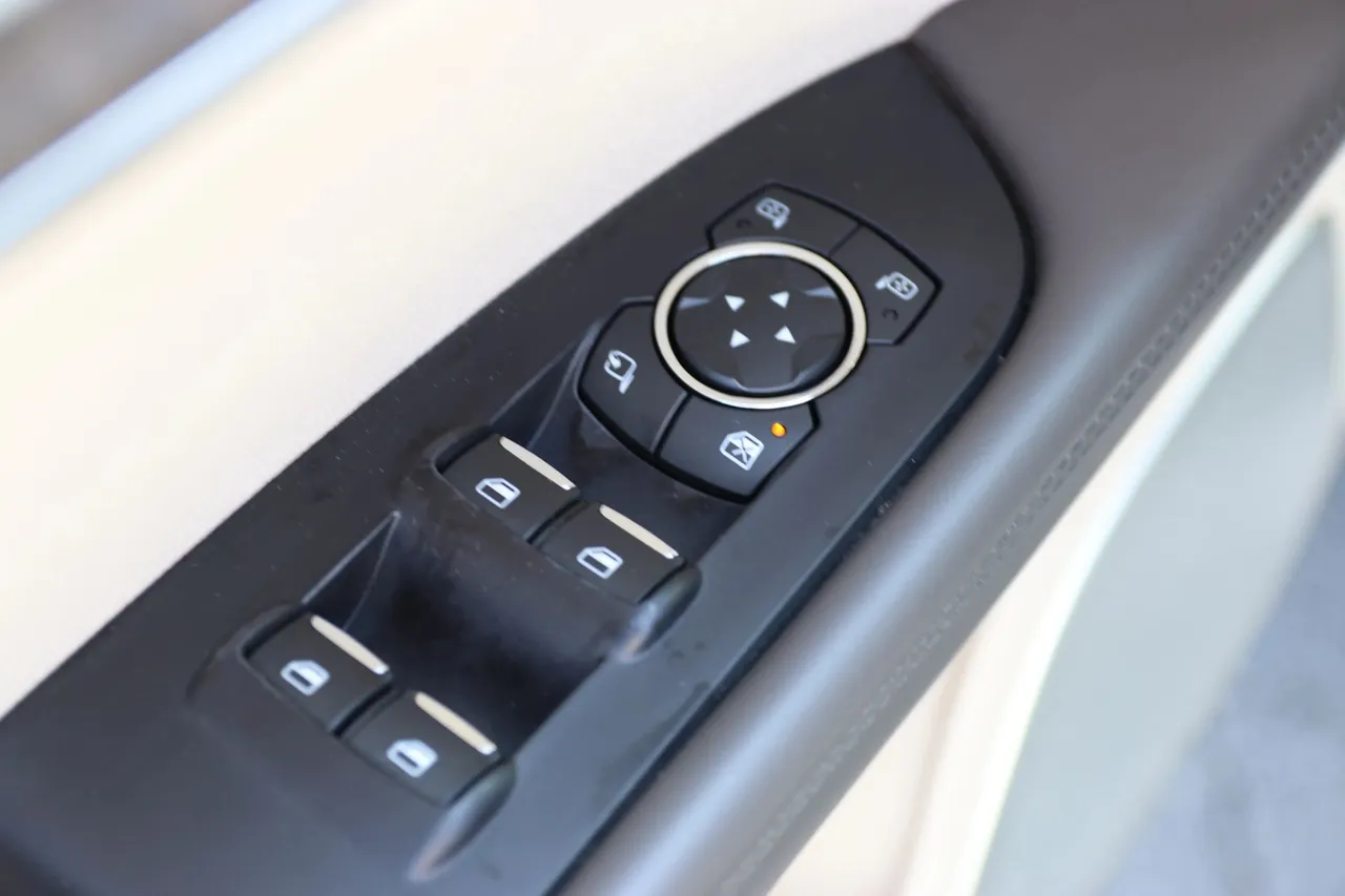 2019 Lincoln Nautilus — photo 10 of 35