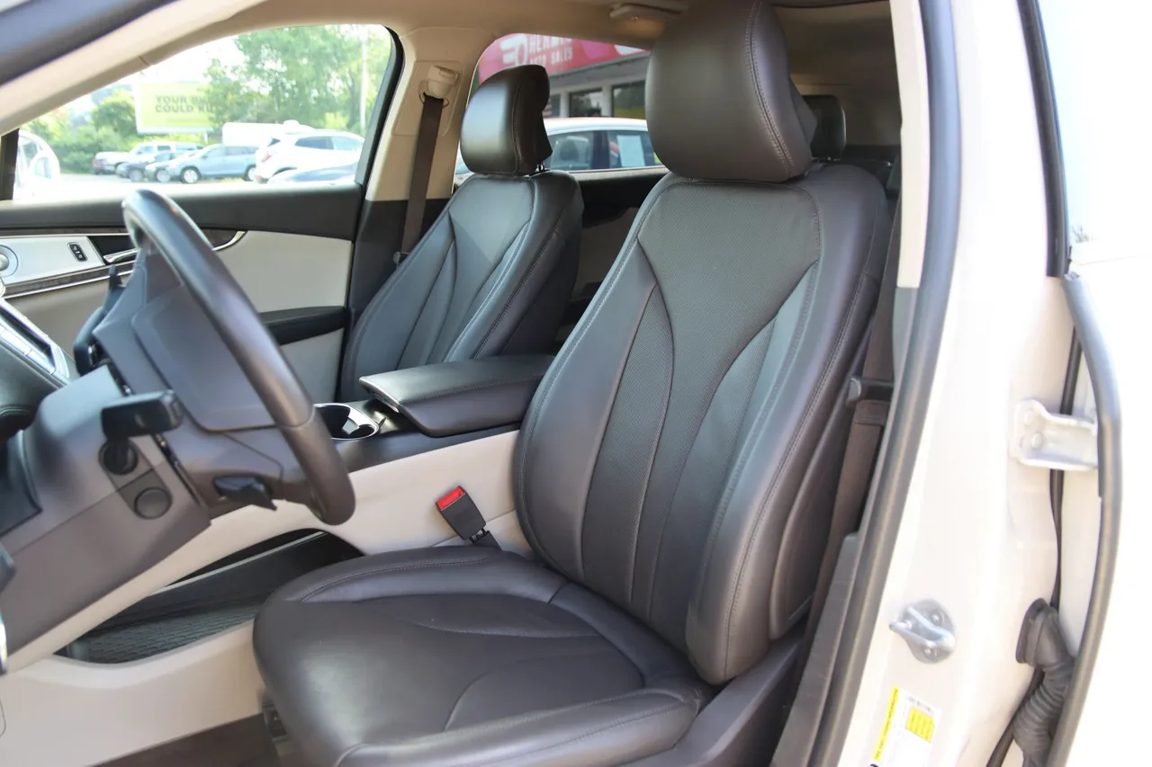 2019 Lincoln Nautilus — photo 12 of 35