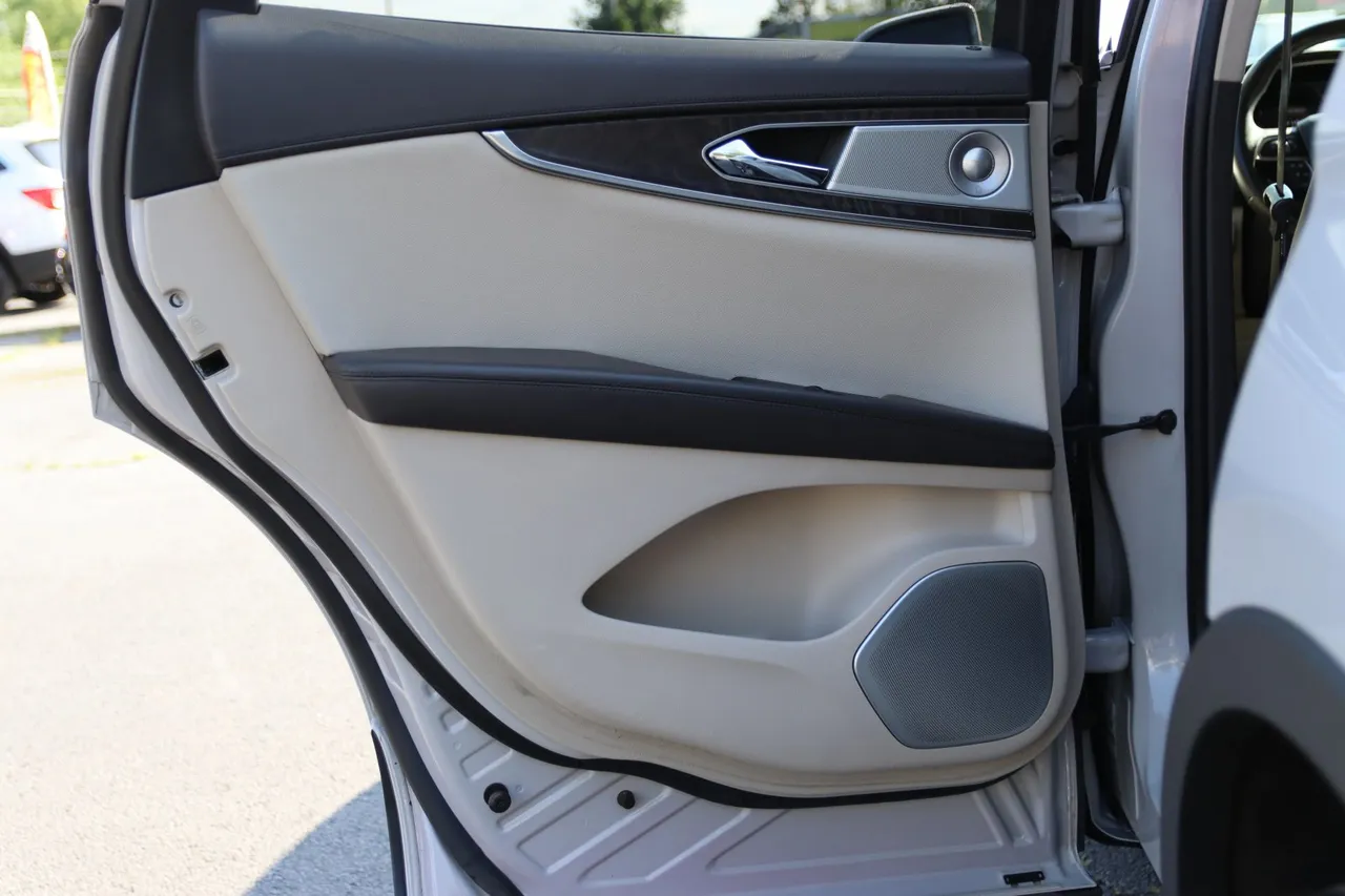 2019 Lincoln Nautilus — photo 14 of 35