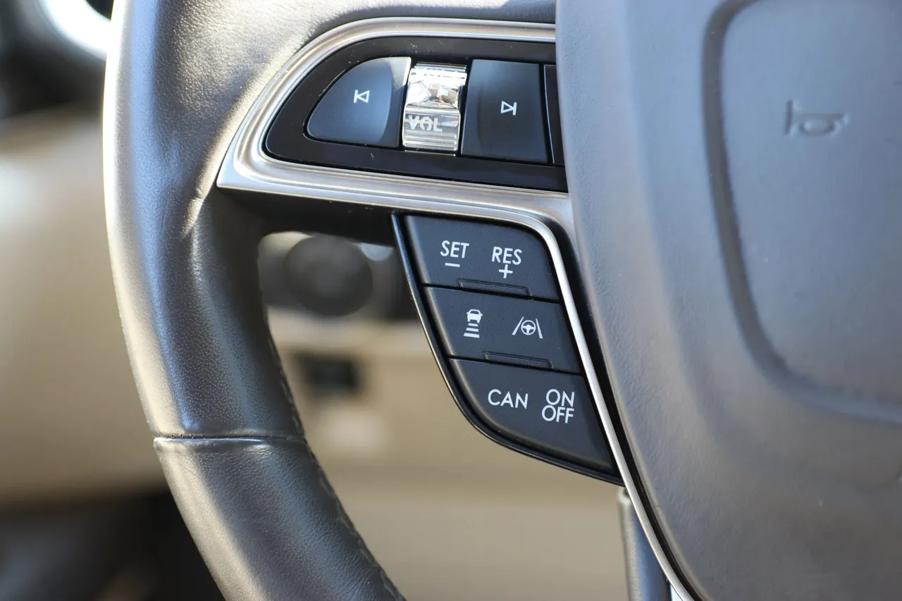 2019 Lincoln Nautilus — photo 23 of 35