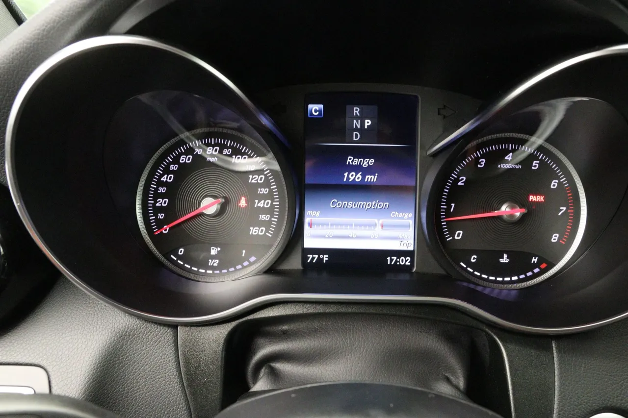 2019 Mercedes-Benz GLC — photo 7 of 18