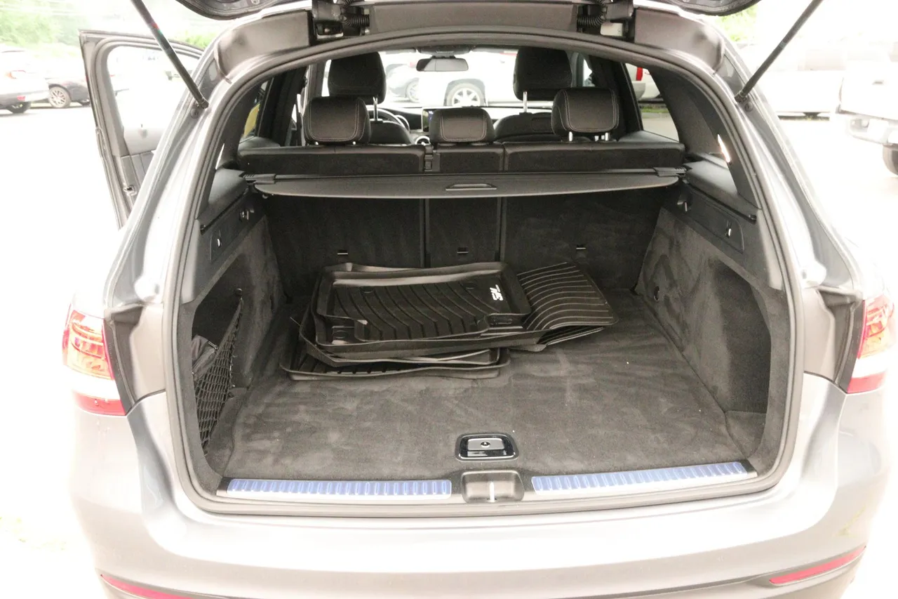 2019 Mercedes-Benz GLC — photo 11 of 18
