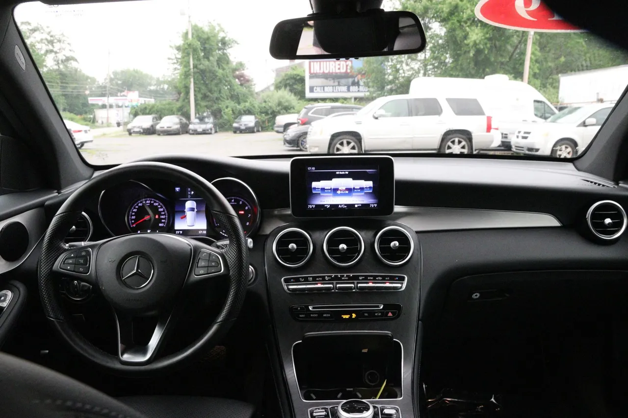 2019 Mercedes-Benz GLC — photo 12 of 18