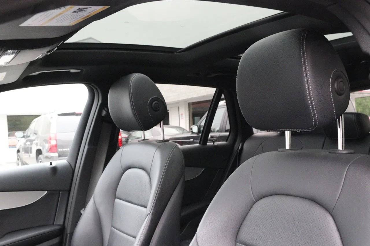 2019 Mercedes-Benz GLC — photo 13 of 18