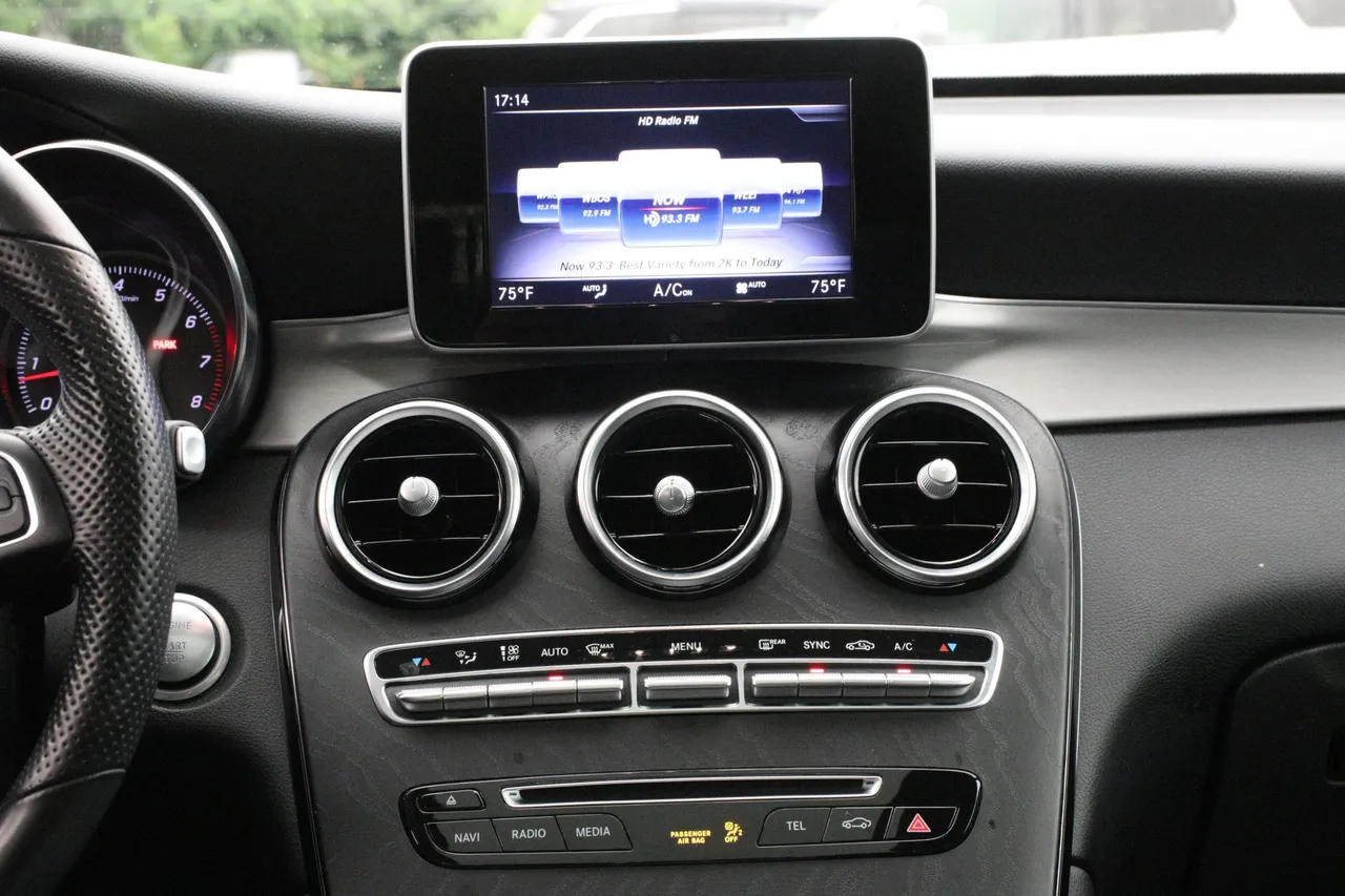 2019 Mercedes-Benz GLC — photo 14 of 18