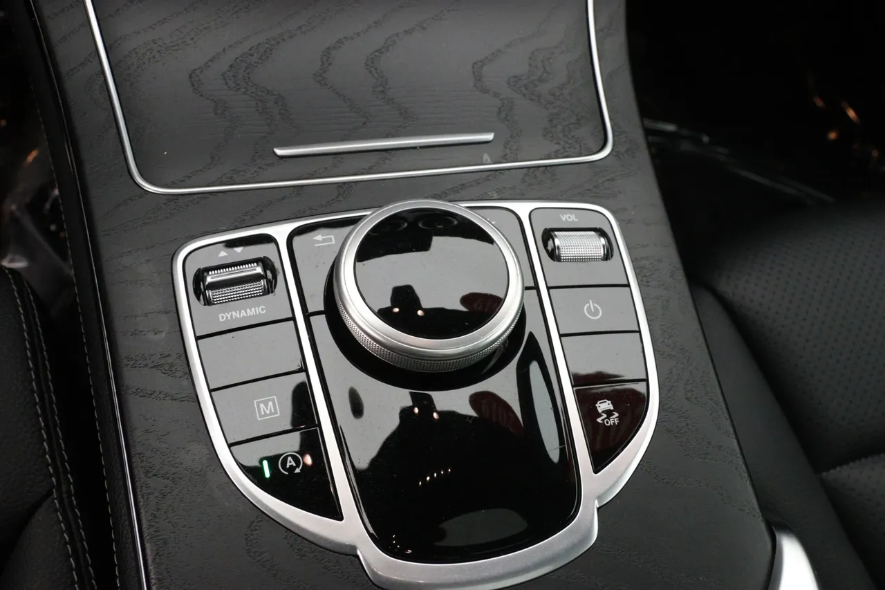 2019 Mercedes-Benz GLC — photo 15 of 18