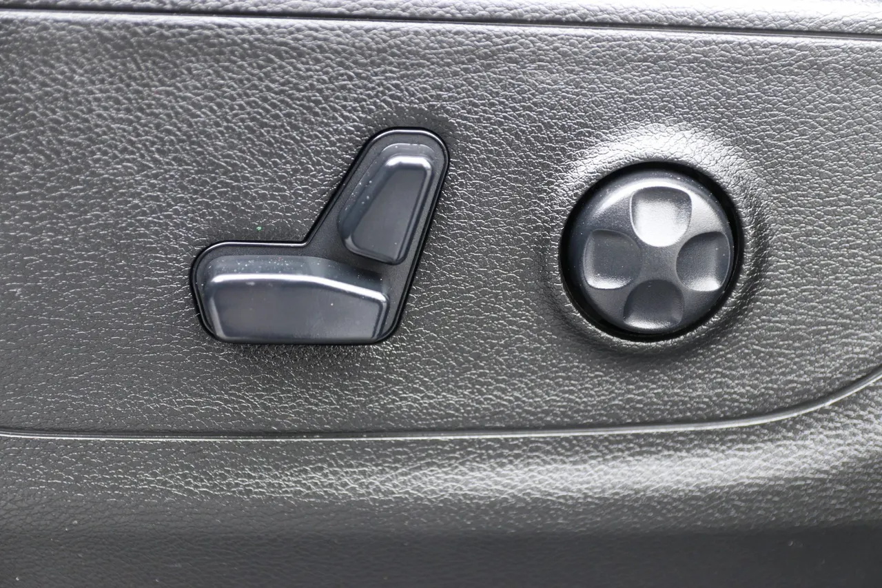 2019 Ram 1500 Crew Cab — photo 12 of 32