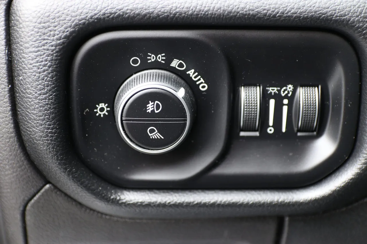 2019 Ram 1500 Crew Cab — photo 13 of 32