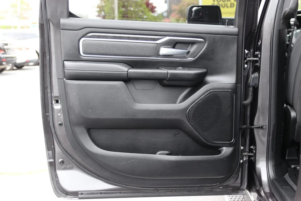 2019 Ram 1500 Crew Cab — photo 14 of 32