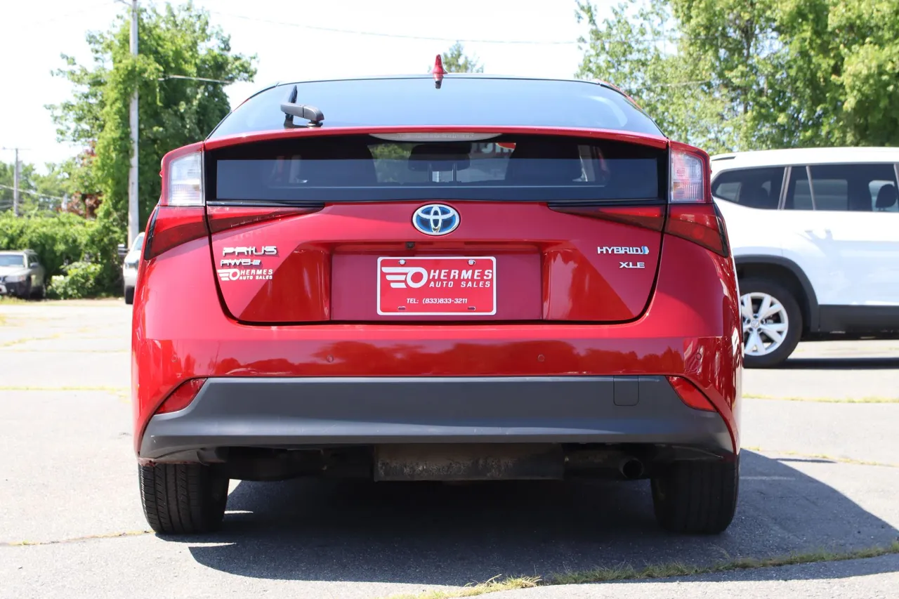 2019 Toyota Prius — photo 4 of 32