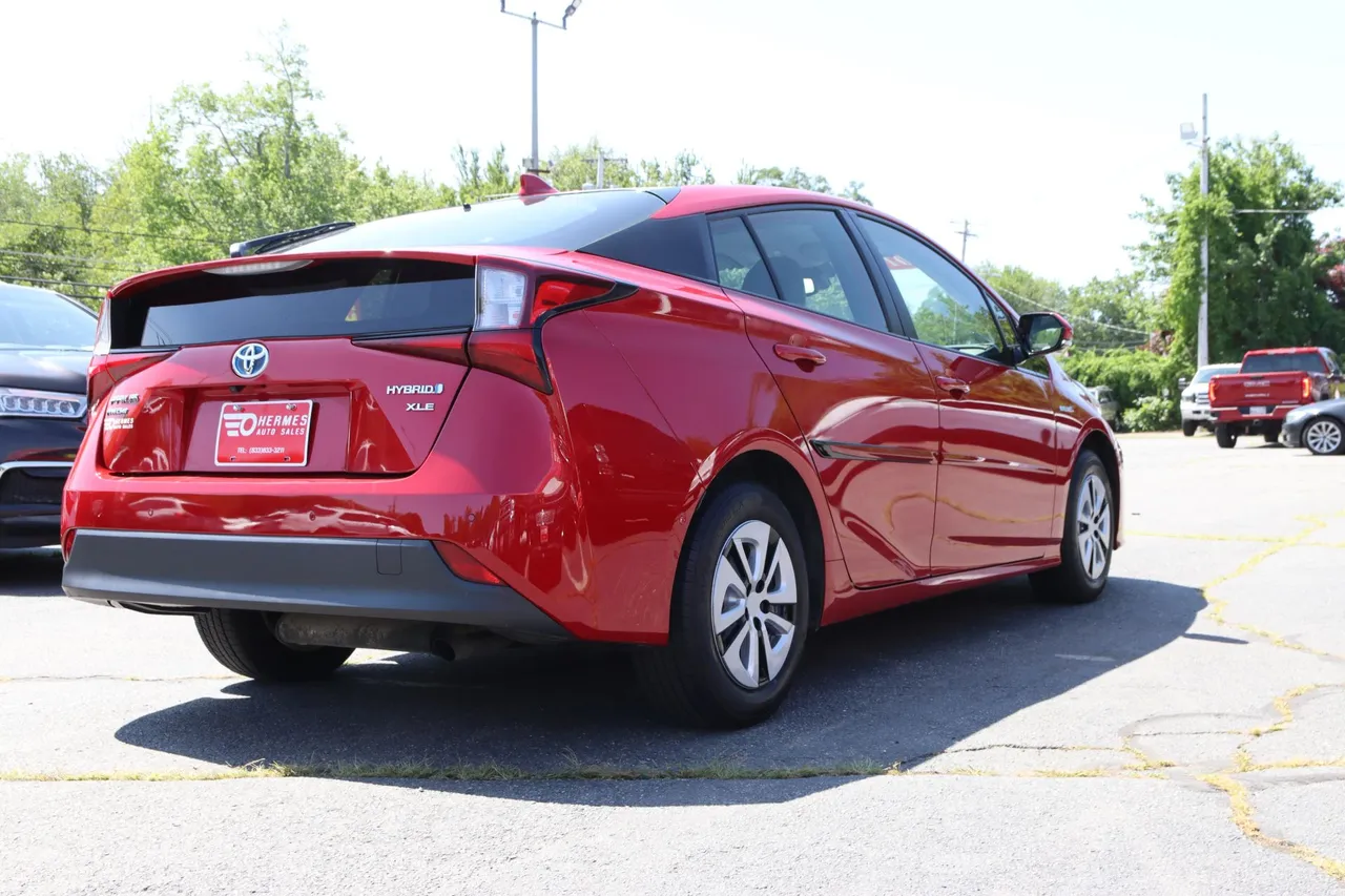 2019 Toyota Prius — photo 5 of 32