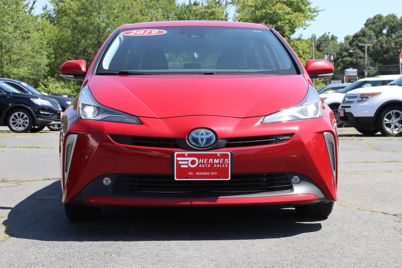 2019 Toyota Prius — photo 8 of 32
