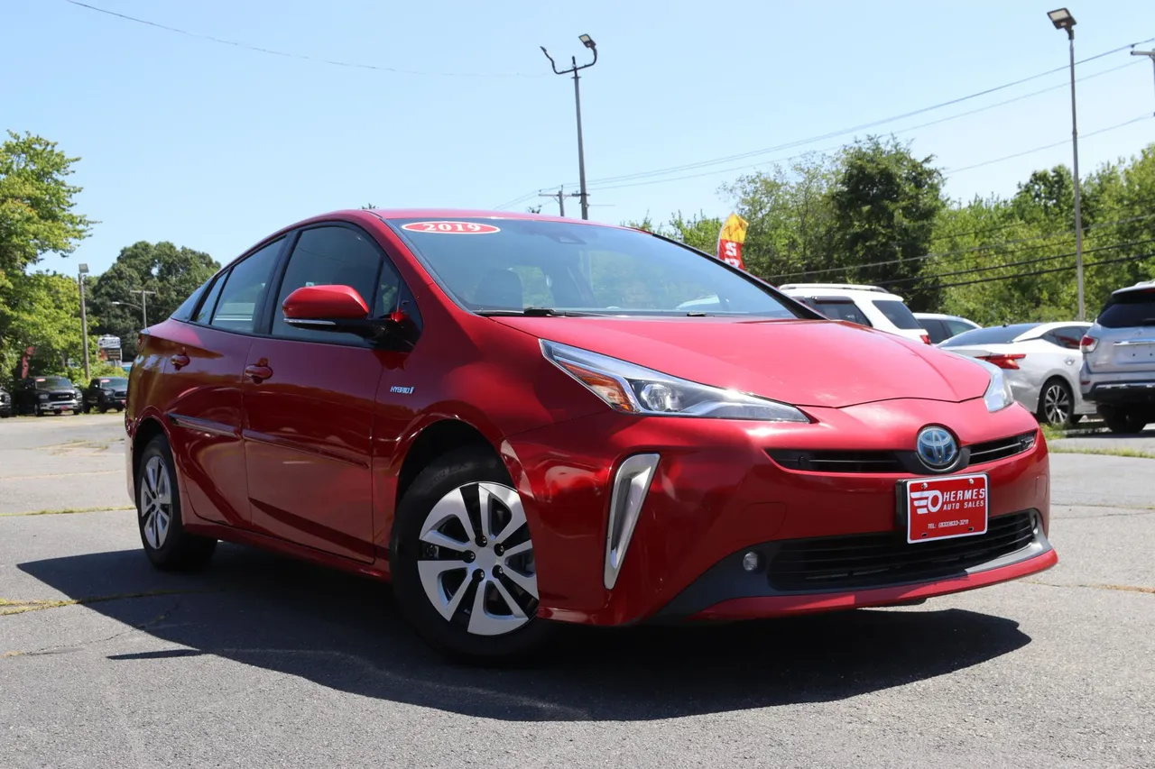 2019 Toyota Prius — photo 9 of 32