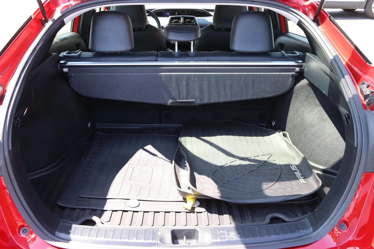 2019 Toyota Prius — photo 10 of 32