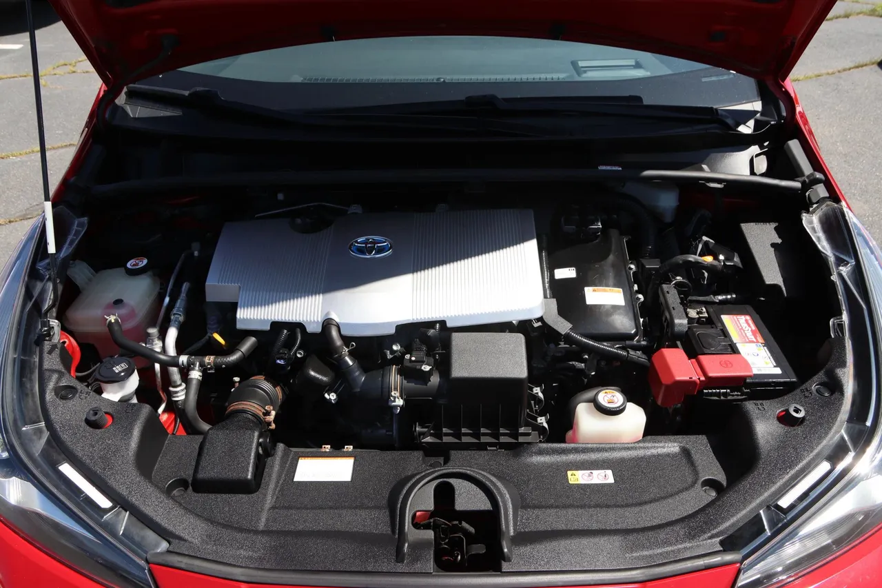 2019 Toyota Prius — photo 11 of 32