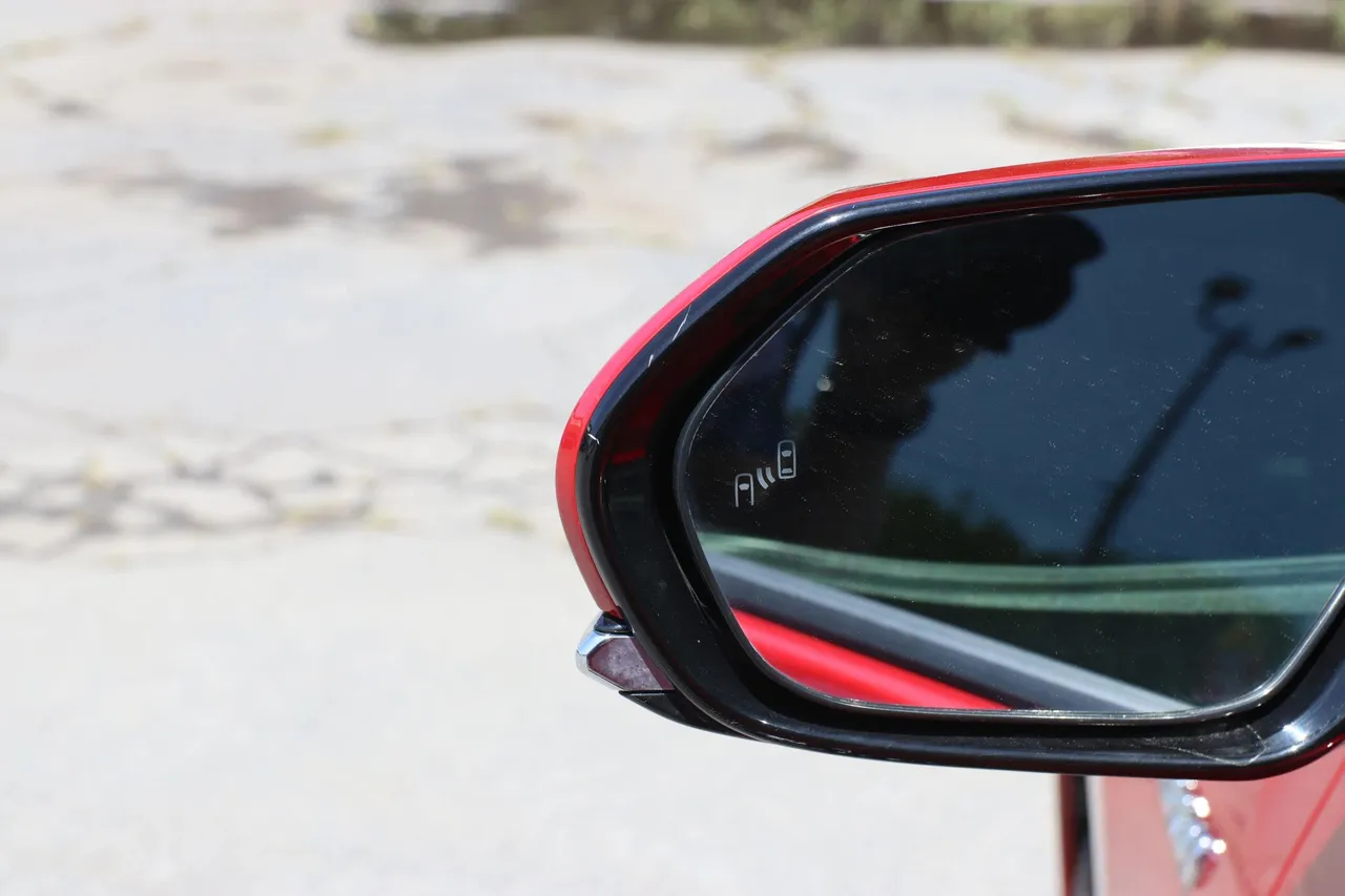 2019 Toyota Prius — photo 14 of 32