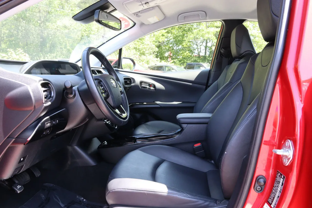 2019 Toyota Prius — photo 15 of 32