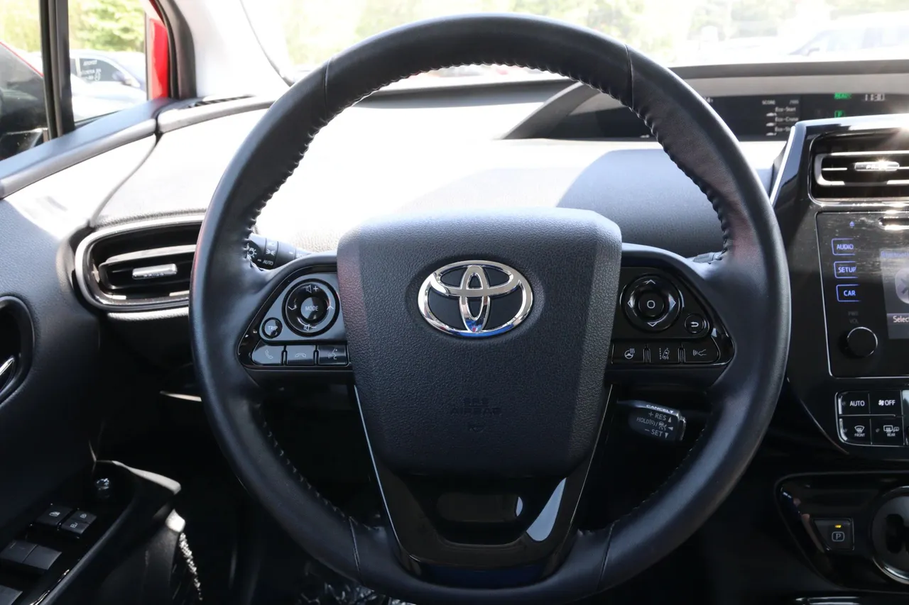 2019 Toyota Prius — photo 17 of 32