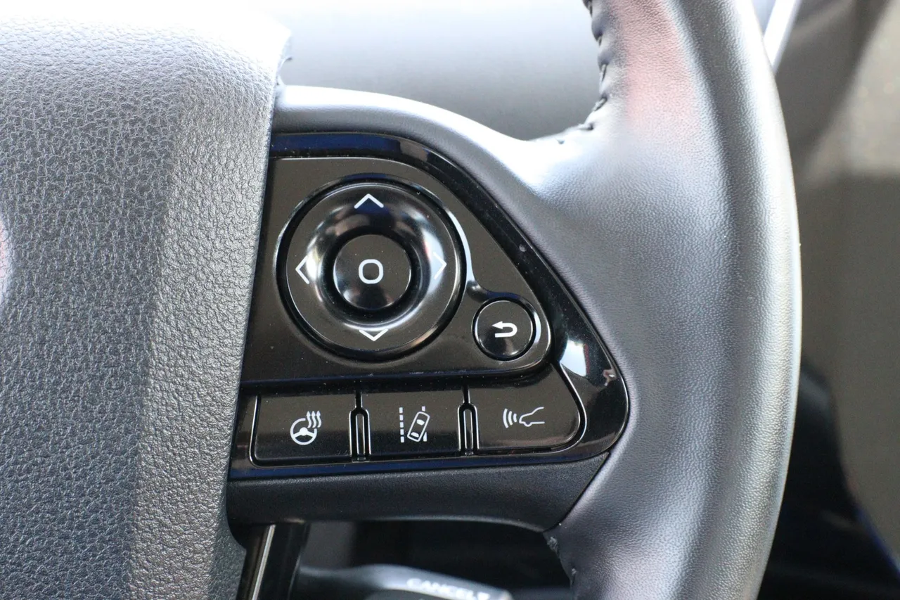 2019 Toyota Prius — photo 19 of 32